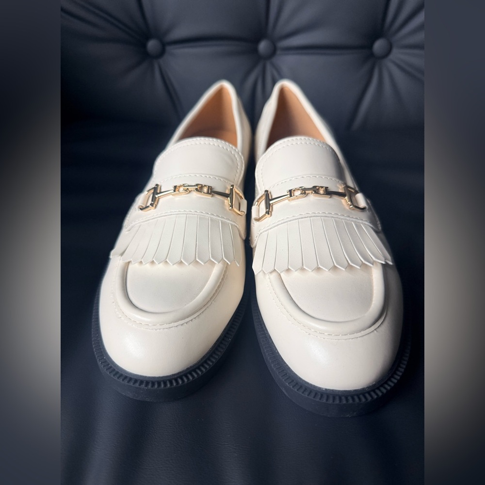 Unisa Cream Loafers with Gold Accent never worn 9.5 9 1/2